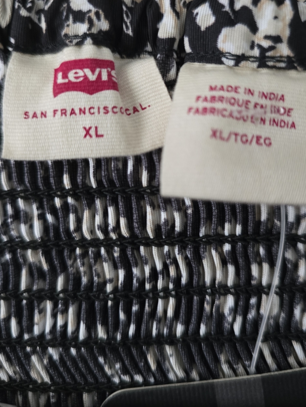 Levi’s Smocked Floral Puff Sleeve Crop Top Black White Cottagecore Blouse XL NWT - Picture 5 of 7
